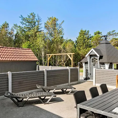 Hébergement de vacances Beach Front Home In Ringkobing With Sauna *