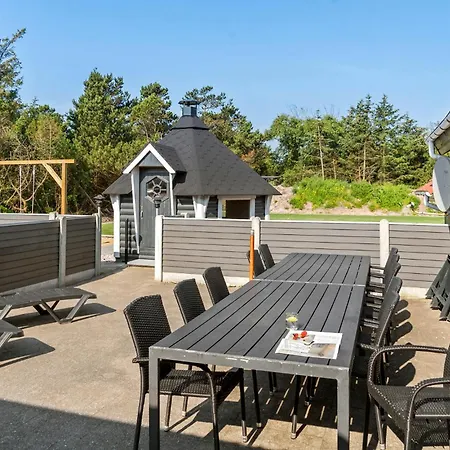 Hébergement de vacances Beach Front Home In Ringkobing With Sauna Ringkøbing